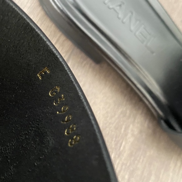 2023 CHANEL CHA NEL LOGO BLACK LEATHER FLAT SHOES SLIDES MULES 37 - Picture 11 of 16